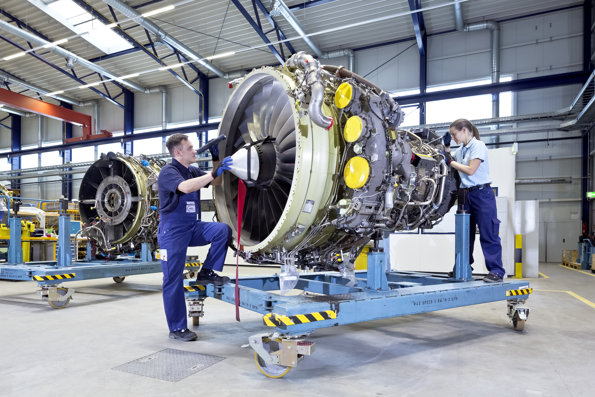 MTU Maintenance und GE Aerospace feiern 20 Jahre CF34-Partnerschaft in ...